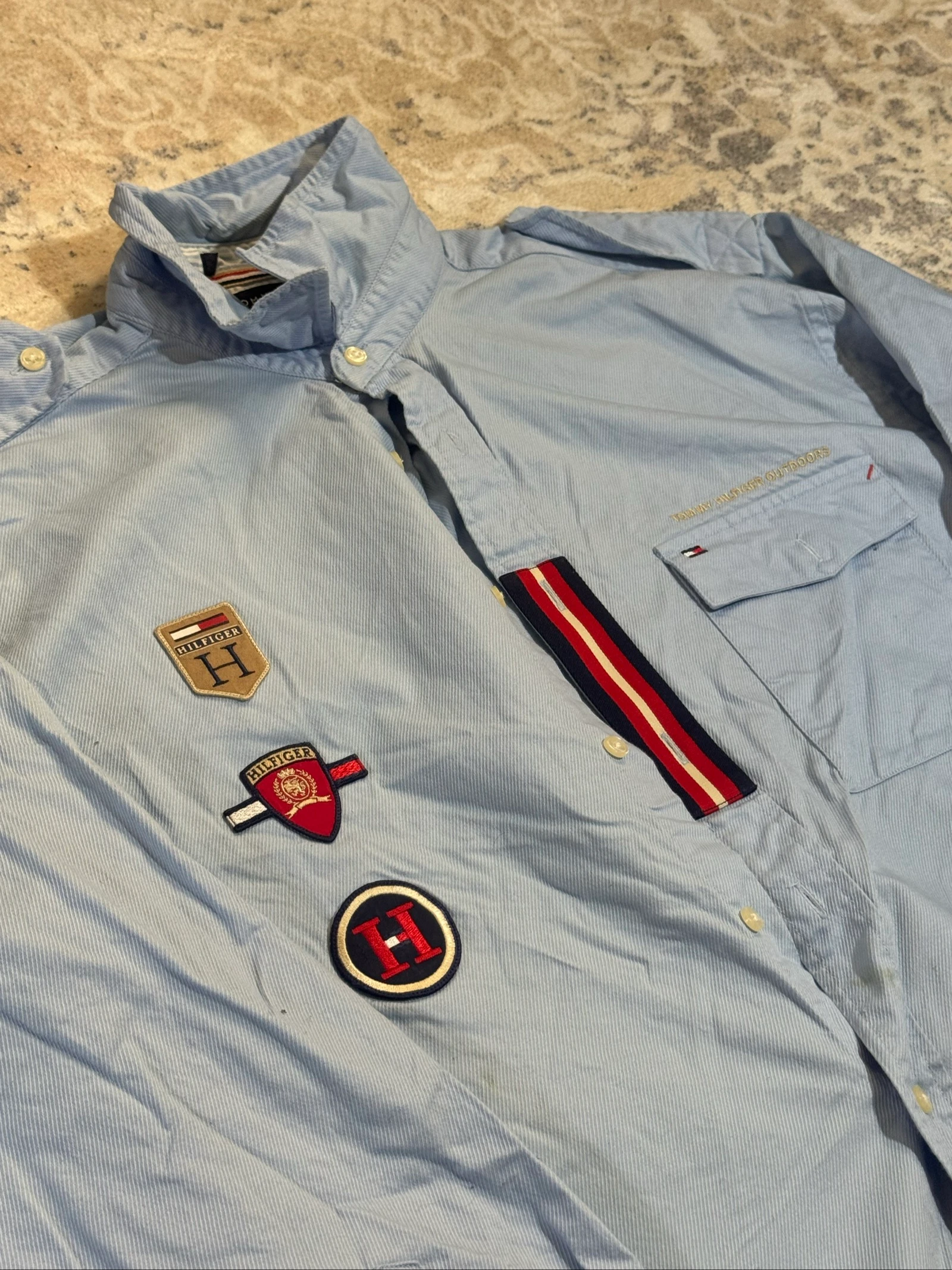 Light blue vintage Tommy Hilfiger shirt with embroidered patches – photo 2